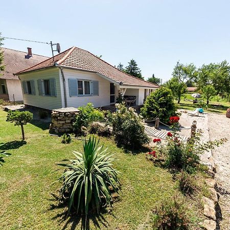 Berrybay Holidayhome Balatonkeresztúr المظهر الخارجي الصورة